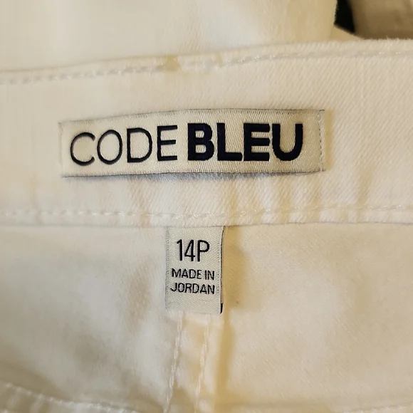 White Bermuda Women's Shorts with Power Pockets - Picture 9 of 12